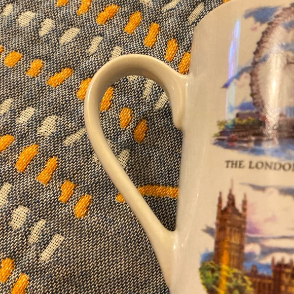 Mug-London England famous sites!  Perfect pictures. 2.75x4 inches tall. - Picture 8 of 10